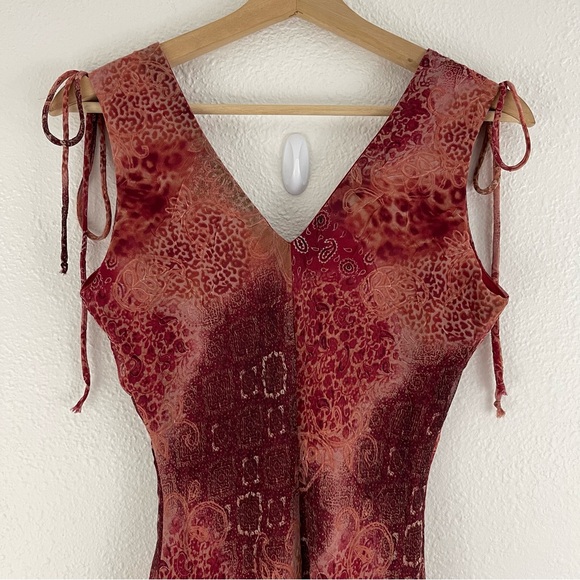 !SOLD! BREAKIN LOOSE Vintage Y2K 90s Red Paisley Floral V Neck Flowy Midi Dress - Picture 7 of 10